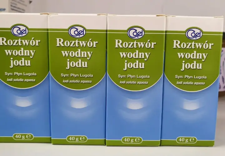 Cztery opakowania płynu Lugola do picia, każdy po 40 g. Roztwór wodny jodu.